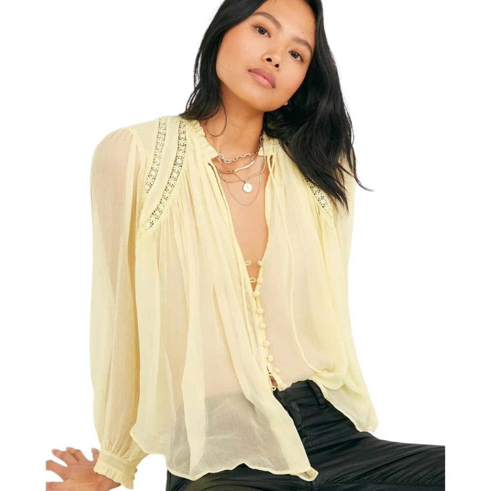 Free People Long Live Love
Bohemian Flowy Top Butter Yellow XS